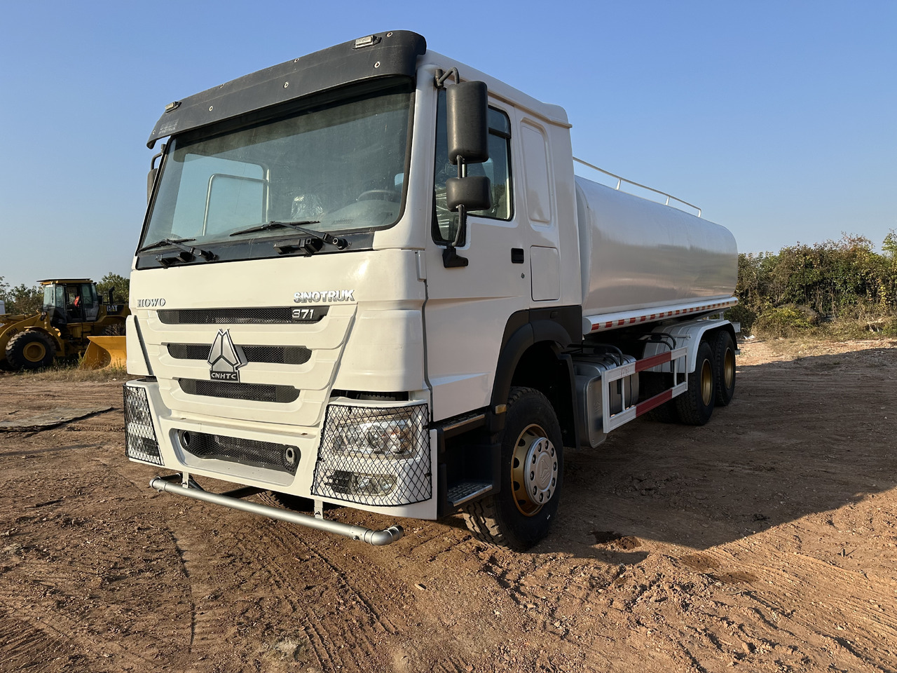 SINOTRUK HOWO 371 Water Tanker Truck - Camión cisterna: foto 1 SINOTRUK HOWO 371 Water Tanker Truck - Camión cisterna: foto 1