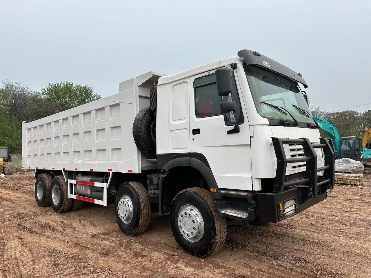 SINOTRUK HOWO 371 with Bumper - Camión volquete: foto 4 SINOTRUK HOWO 371 with Bumper - Camión volquete: foto 4