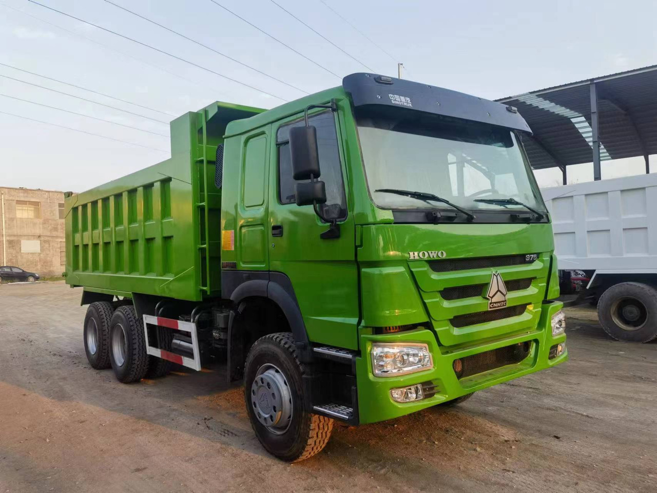 SINOTRUK HOWO 375 - Camión volquete: foto 1 SINOTRUK HOWO 375 - Camión volquete: foto 1