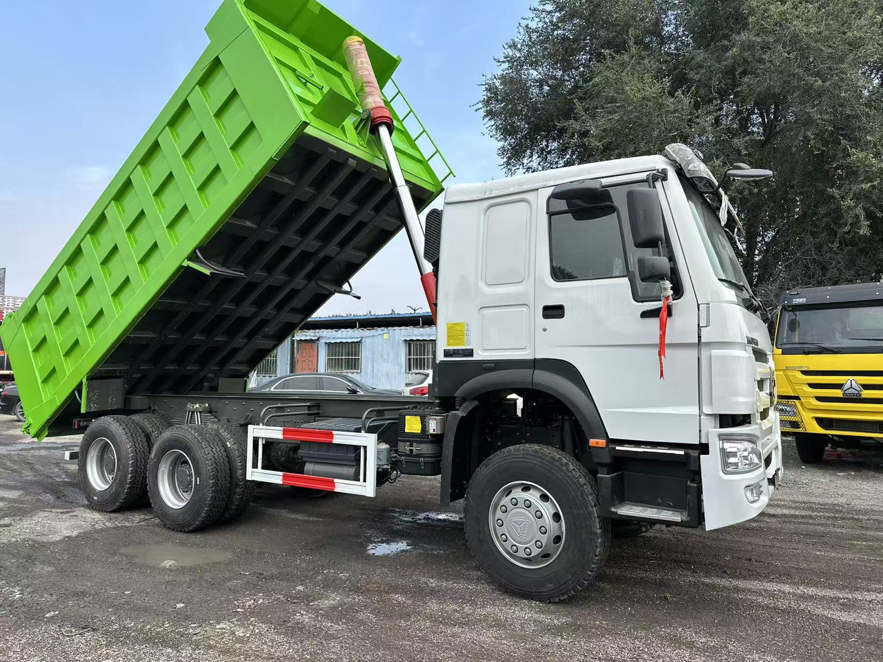 SINOTRUK HOWO 400HP 6X4 Tipper Truck - Camión volquete: foto 1 SINOTRUK HOWO 400HP 6X4 Tipper Truck - Camión volquete: foto 1