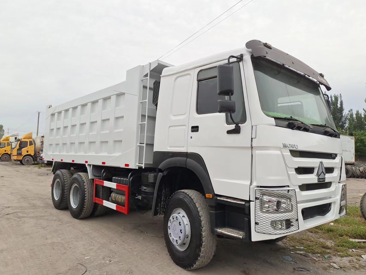 SINOTRUK HOWO Dump truck 371 6x4 - Camión volquete: foto 1 SINOTRUK HOWO Dump truck 371 6x4 - Camión volquete: foto 1