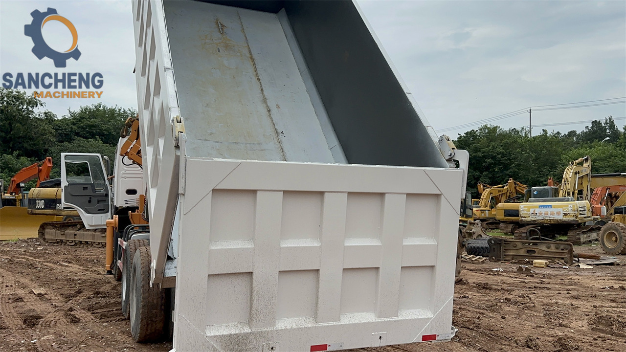 Camión grúa SINOTRUK Howo 371 6x4 crane truck: foto 9