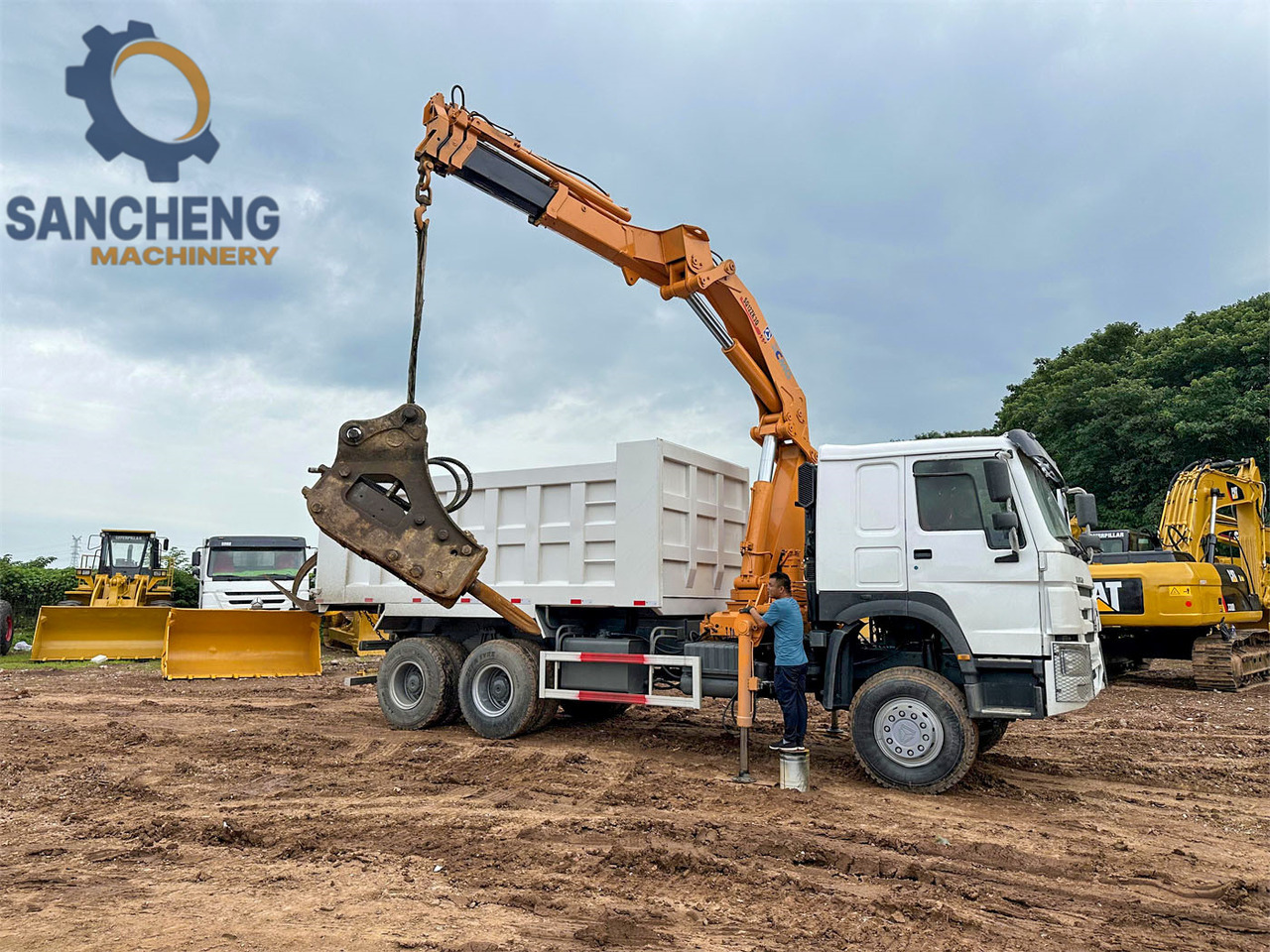 SINOTRUK Howo 371 6x4 crane truck - Camión grúa: foto 1 SINOTRUK Howo 371 6x4 crane truck - Camión grúa: foto 1