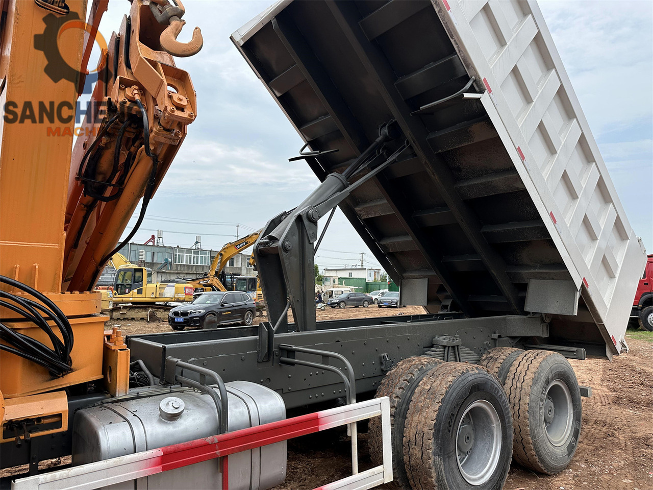 Camión grúa SINOTRUK Howo 371 6x4 crane truck: foto 7