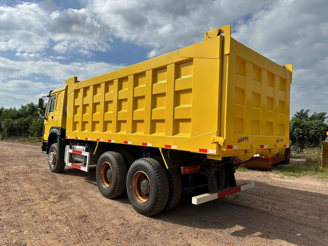 SINOTRUK Howo 371 Dump truck - Camión volquete: foto 5 SINOTRUK Howo 371 Dump truck - Camión volquete: foto 5