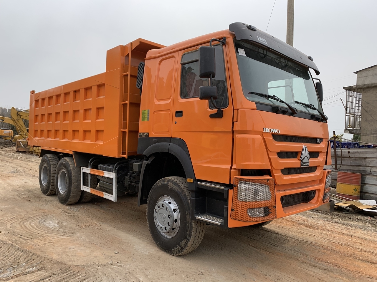 SINOTRUK Howo 371 Dump truck - Camión volquete: foto 1 SINOTRUK Howo 371 Dump truck - Camión volquete: foto 1