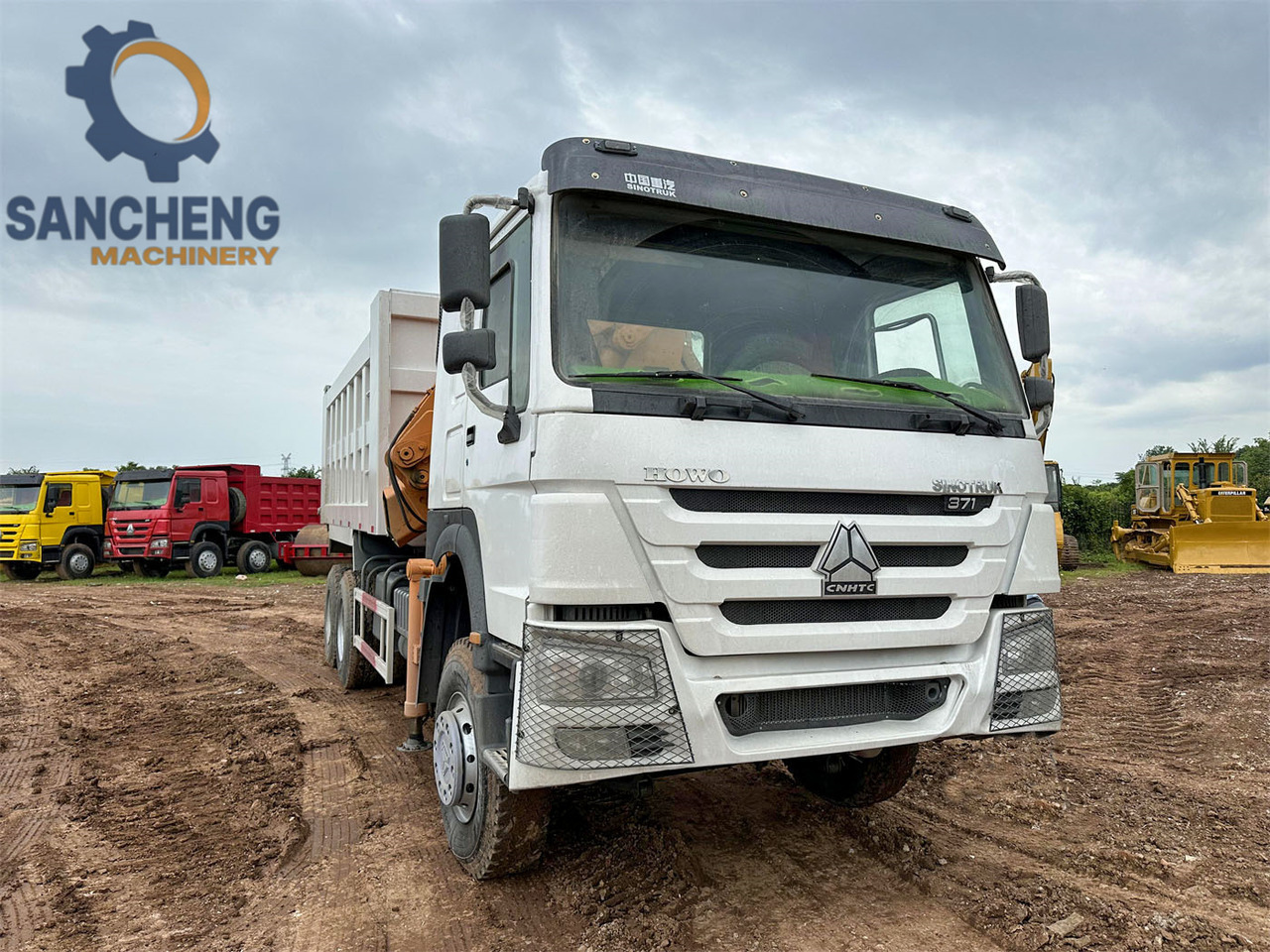 SINOTRUK Howo 371hp 6x4 crane truck - Camión grúa: foto 3 SINOTRUK Howo 371hp 6x4 crane truck - Camión grúa: foto 3