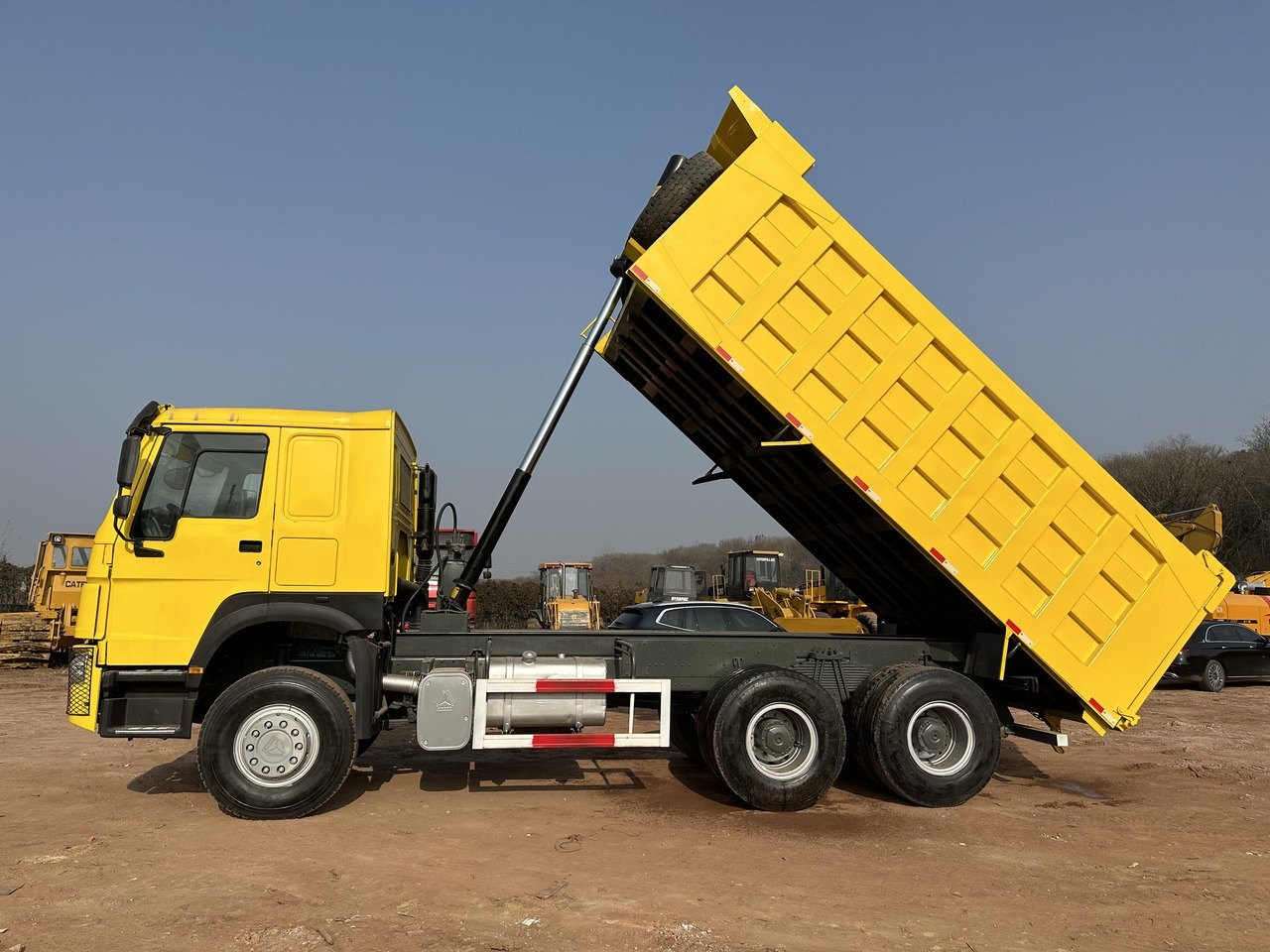 SINOTRUK Howo 6x4 Dump truck 371hp - Camión volquete: foto 5 SINOTRUK Howo 6x4 Dump truck 371hp - Camión volquete: foto 5