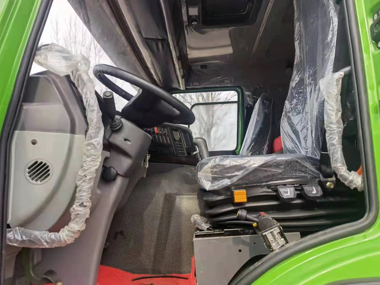 Camión volquete para transporte de silos SINOTRUK Howo 6x4 Dump truck 371hp: foto 7