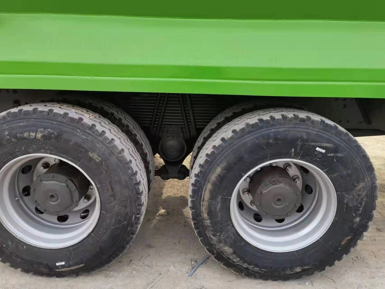 Camión volquete para transporte de silos SINOTRUK Howo 6x4 Dump truck 371hp: foto 6