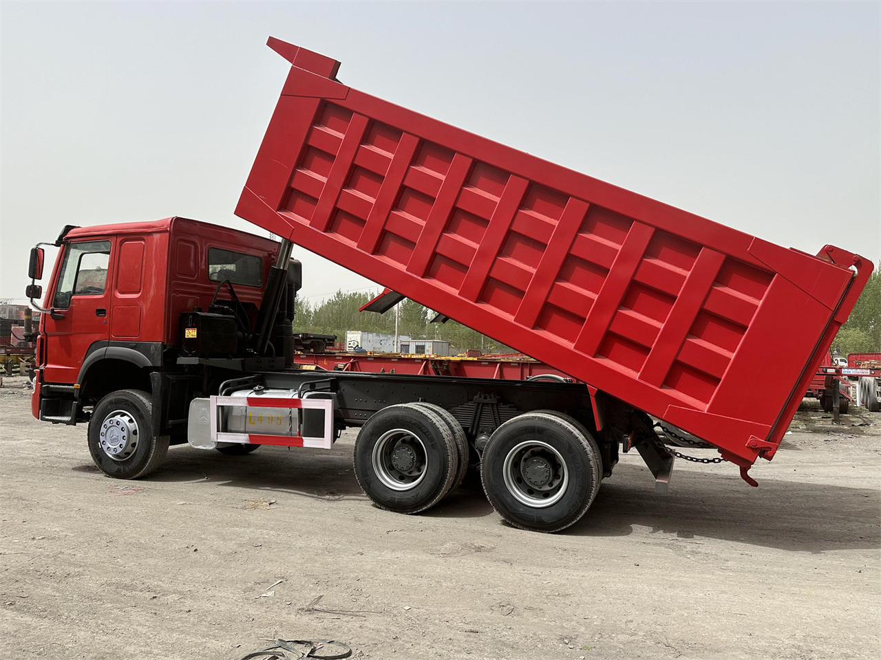 SINOTRUK Howo Dump truck 371 - Camión volquete: foto 2 SINOTRUK Howo Dump truck 371 - Camión volquete: foto 2