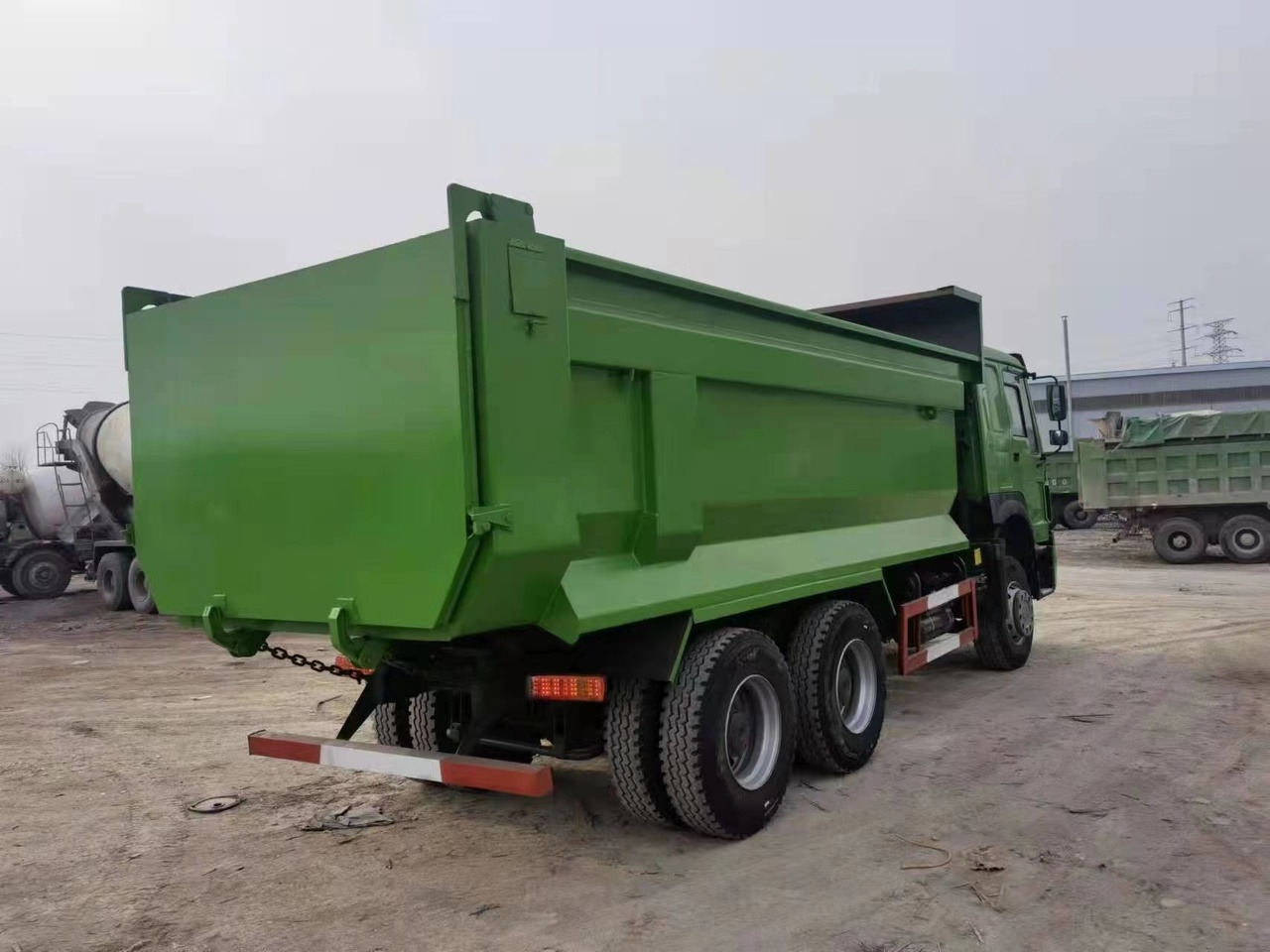 SINOTRUK Howo Dump truck 371 - Camión volquete: foto 5 SINOTRUK Howo Dump truck 371 - Camión volquete: foto 5