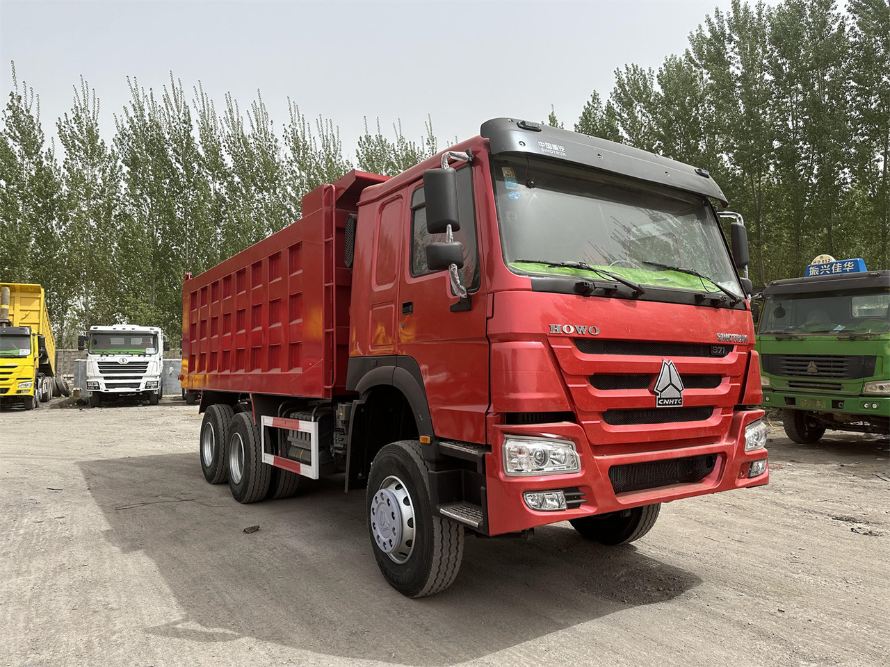 SINOTRUK Howo Dump truck 371 - Camión volquete: foto 2 SINOTRUK Howo Dump truck 371 - Camión volquete: foto 2