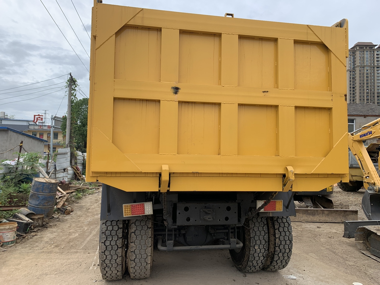 SINOTRUK Howo Dump truck 371 - Camión volquete: foto 4 SINOTRUK Howo Dump truck 371 - Camión volquete: foto 4