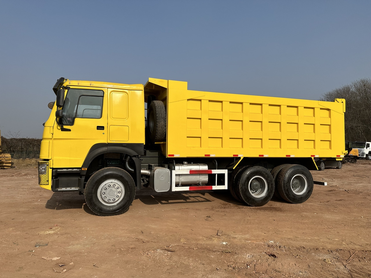 SINOTRUK Howo Dump truck 371 - Camión volquete: foto 4 SINOTRUK Howo Dump truck 371 - Camión volquete: foto 4