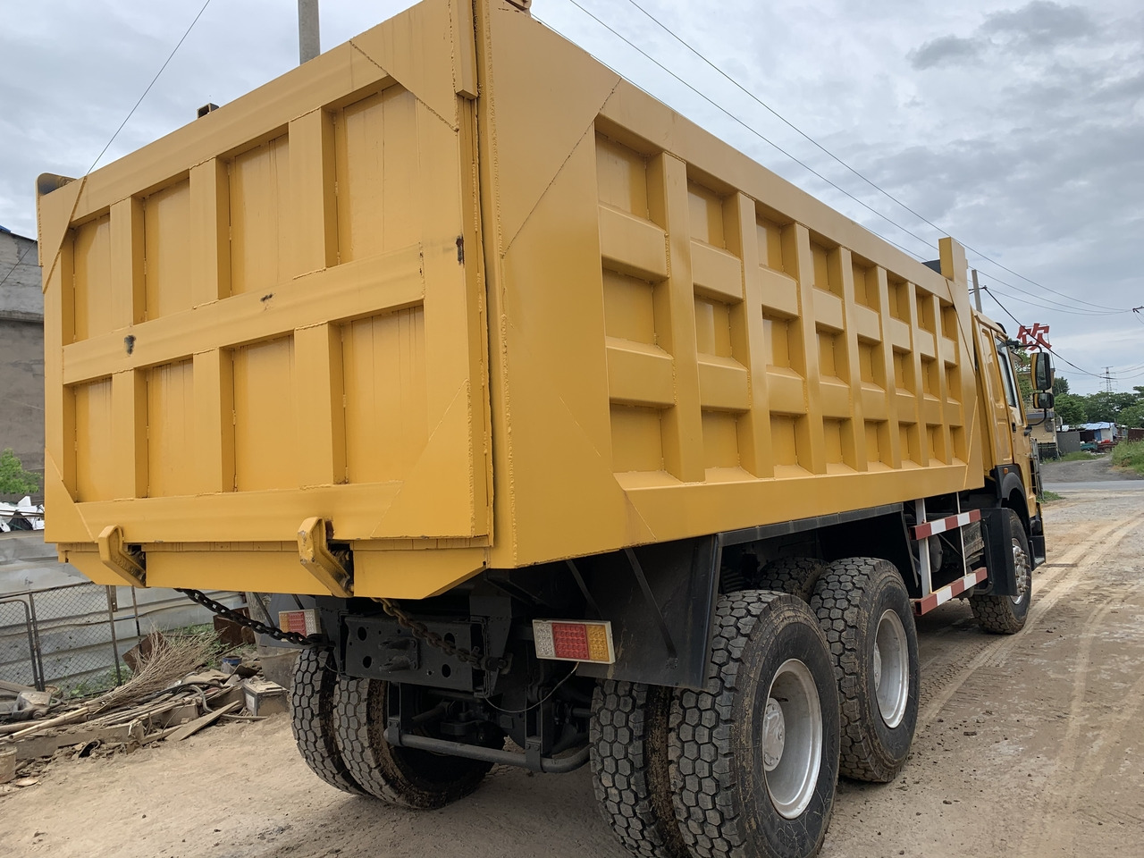 SINOTRUK Howo Dump truck 371 - Camión volquete: foto 3 SINOTRUK Howo Dump truck 371 - Camión volquete: foto 3