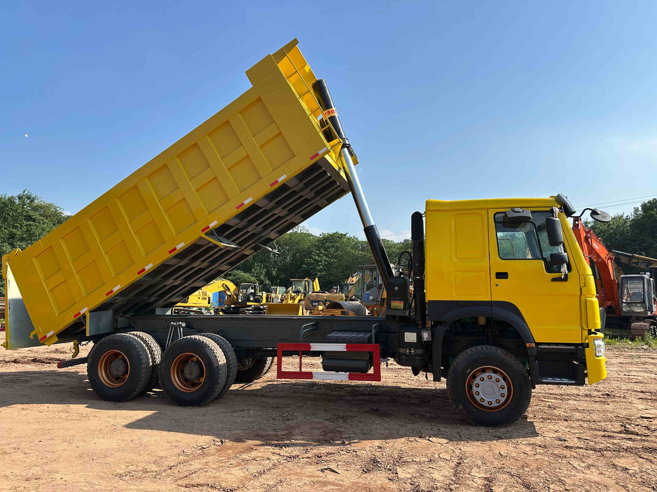 Sinotruk HOWO 400hp 6X4 - Camión volquete: foto 4 Sinotruk HOWO 400hp 6X4 - Camión volquete: foto 4