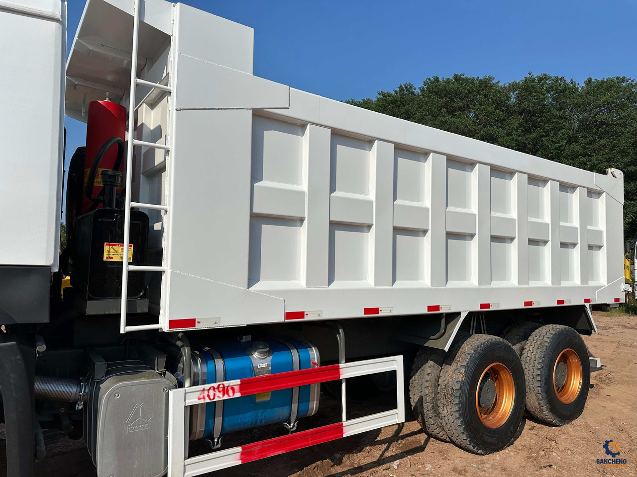 Leasing de Sintruk HOWO 400hp 6X4 Sintruk HOWO 400hp 6X4: foto 12