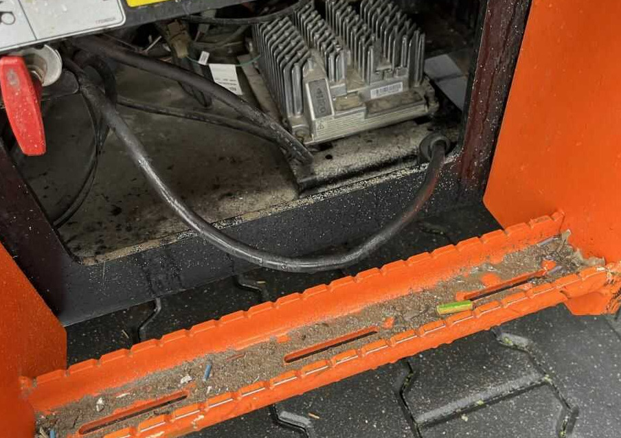 Plataforma de tijeras JLG 4045R: foto 8 Plataforma de tijeras JLG 4045R: foto 8