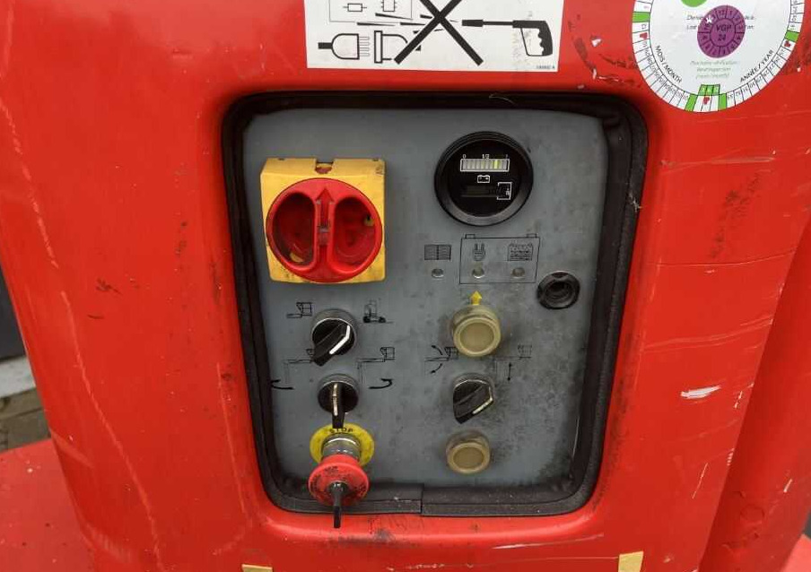 Plataforma de mástil vertical Manitou 105VJR: foto 8 Plataforma de mástil vertical Manitou 105VJR: foto 8