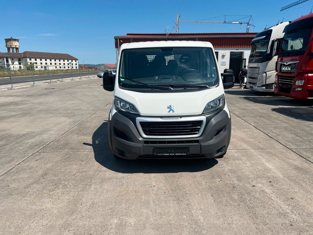 Peugeot Boxer * EURO 6 * 7 SITZER * 4 TÜRER * SCHALTGETR - Furgoneta caja abierta, Furgoneta combi: foto 2 Peugeot Boxer * EURO 6 * 7 SITZER * 4 TÜRER * SCHALTGETR - Furgoneta caja abierta, Furgoneta combi: foto 2