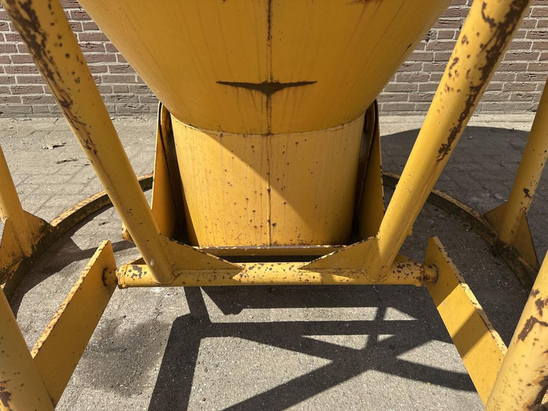 Betonstortkubel staand rond onderlosser - Gebruikt - Cazo para Maquinaria de construcción: foto 4 Betonstortkubel staand rond onderlosser - Gebruikt - Cazo para Maquinaria de construcción: foto 4