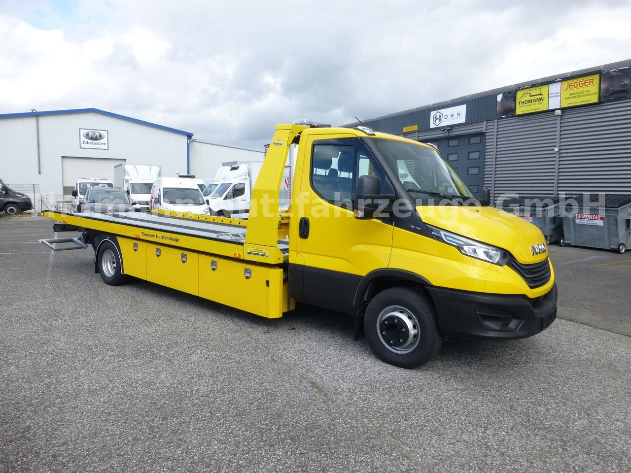 Iveco DAILY 72C18 Schiebeplateu Luftfed Navi Hubbrille - Grua de remolque autos: foto 1 Iveco DAILY 72C18 Schiebeplateu Luftfed Navi Hubbrille - Grua de remolque autos: foto 1