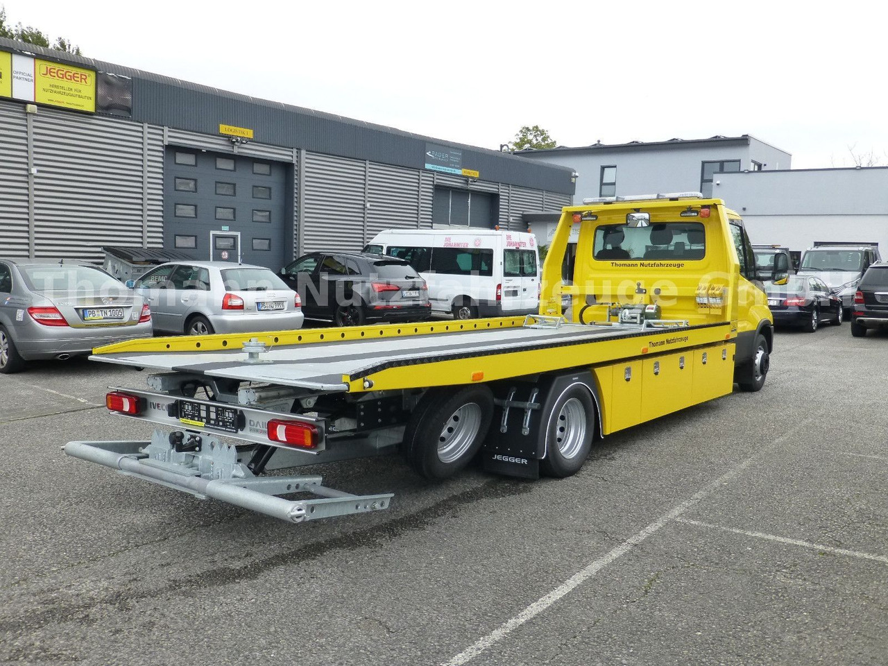 Iveco DAILY 72C18 Schiebeplateu Luftfed Navi Hubbrille - Grua de remolque autos: foto 4 Iveco DAILY 72C18 Schiebeplateu Luftfed Navi Hubbrille - Grua de remolque autos: foto 4