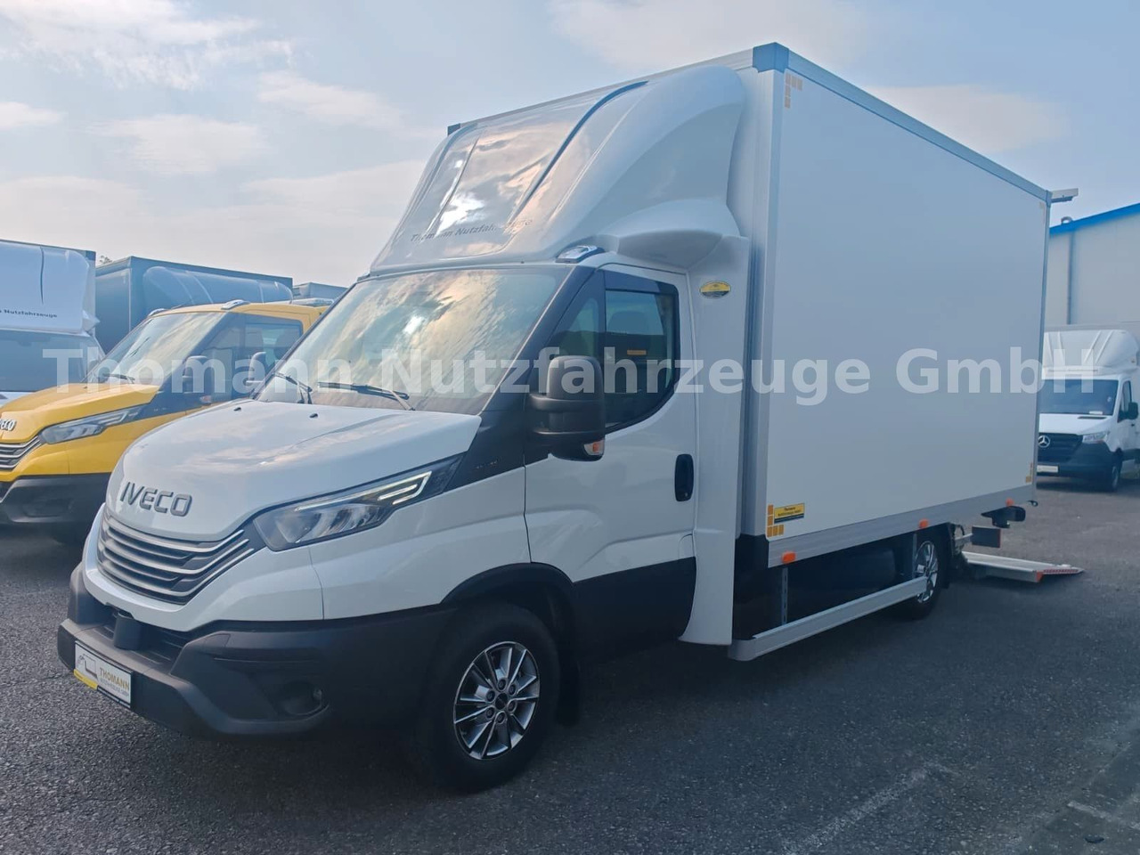 Iveco Daily 35S18 Koffer + LBW Navi/ACC Tempomat - Furgoneta caja cerrada: foto 3 Iveco Daily 35S18 Koffer + LBW Navi/ACC Tempomat - Furgoneta caja cerrada: foto 3