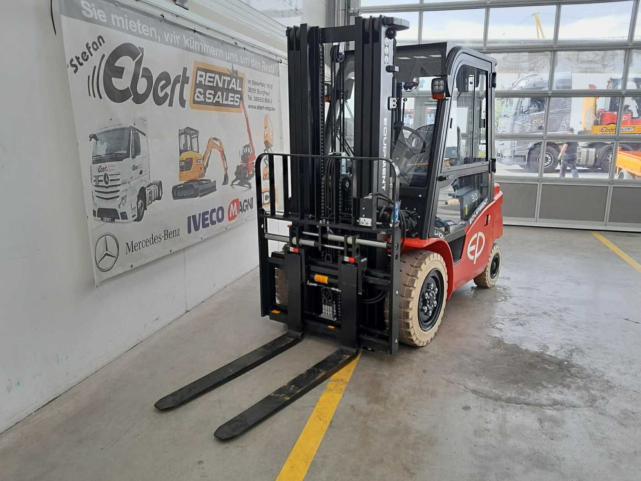 EP Equipment EFL303 / 3,0T / Triplex: 4,80m / SS - Carretilla elevadora eléctrica: foto 4 EP Equipment EFL303 / 3,0T / Triplex: 4,80m / SS - Carretilla elevadora eléctrica: foto 4