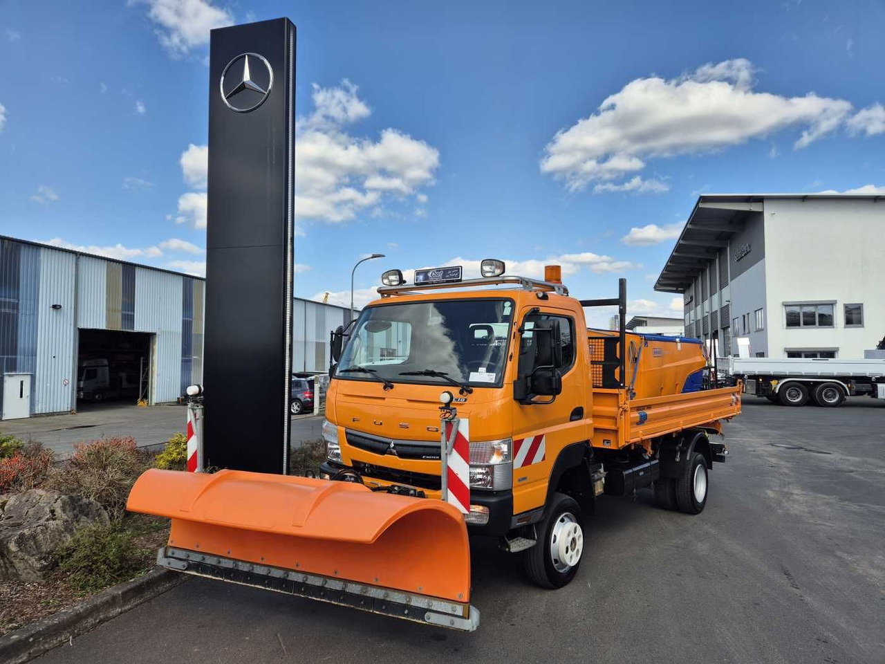 FUSO Canter 6C18 4x4 Kipper Winterdienst Schild 2xAHK - Furgoneta basculante: foto 2 FUSO Canter 6C18 4x4 Kipper Winterdienst Schild 2xAHK - Furgoneta basculante: foto 2
