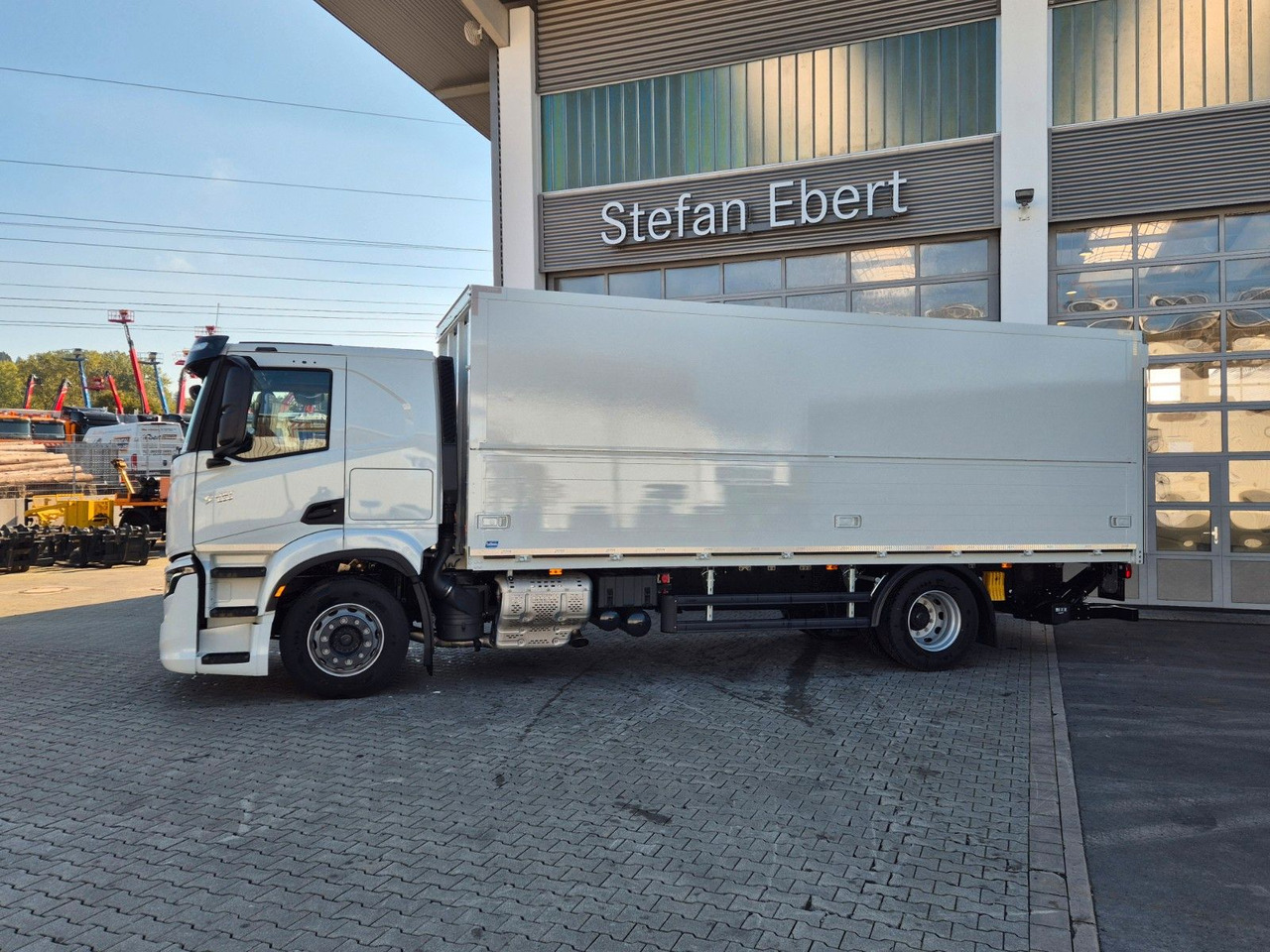 Iveco AT190S40/FP Böse Schwenkwand LBW AHK - Camión caja cerrada: foto 5 Iveco AT190S40/FP Böse Schwenkwand LBW AHK - Camión caja cerrada: foto 5