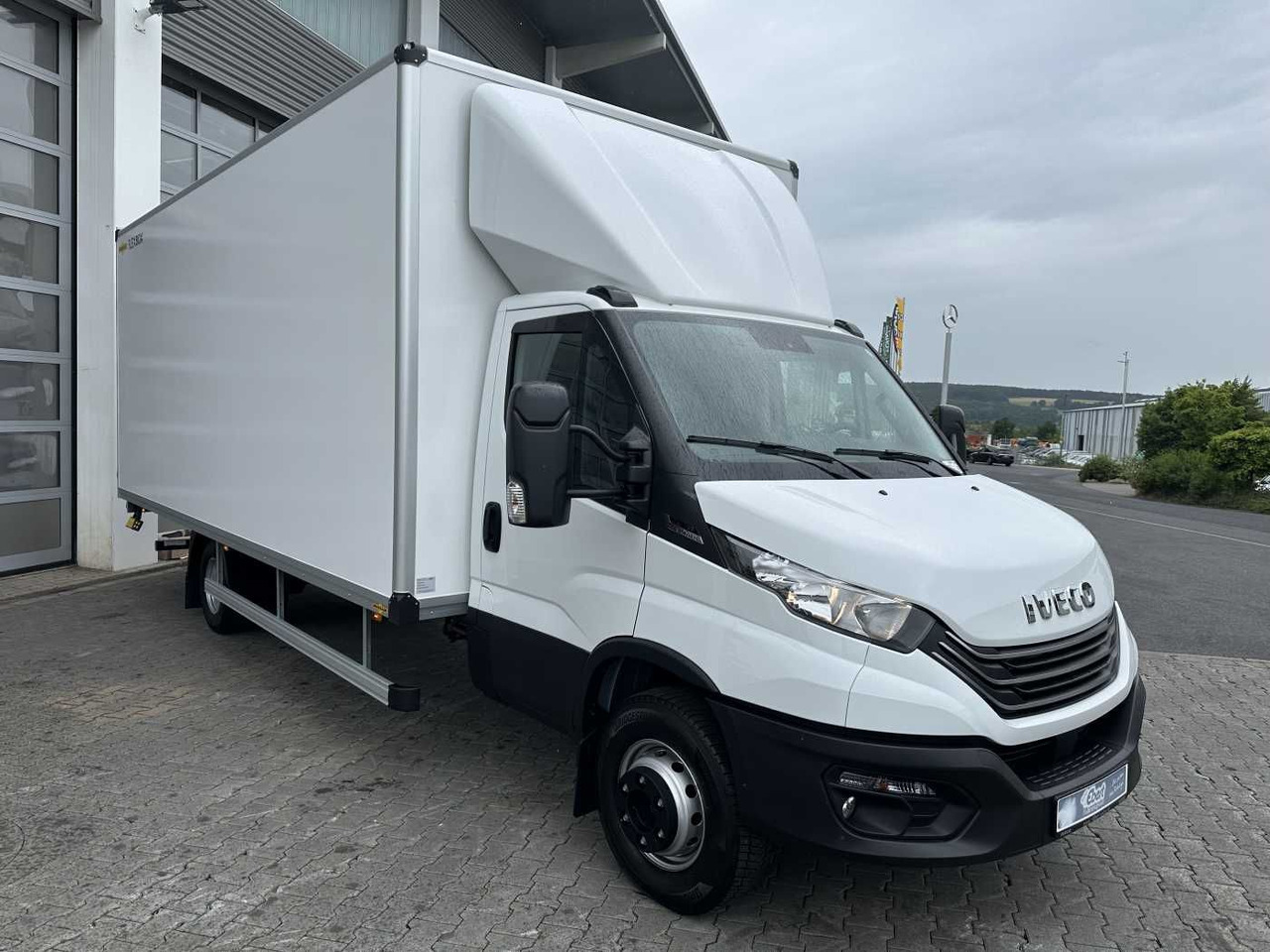 Iveco Daily 70C18 HA8 *R5.100mm*LBW*Luft*Automatik* - Furgoneta caja cerrada: foto 3 Iveco Daily 70C18 HA8 *R5.100mm*LBW*Luft*Automatik* - Furgoneta caja cerrada: foto 3