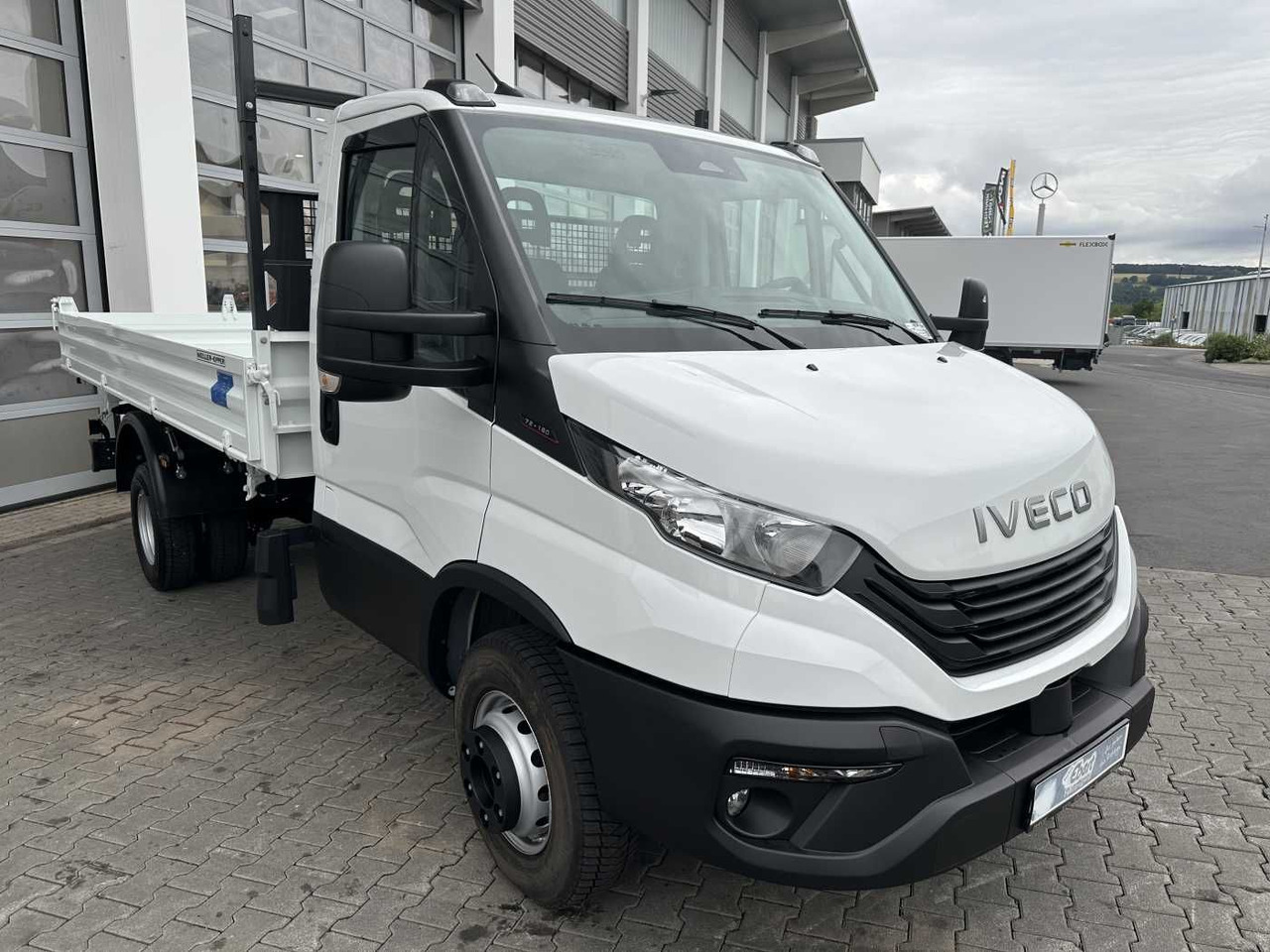 Iveco Daily 70C18H 3-S.-Kipper *R3.750mm*2xAHK* 5x - Furgoneta basculante: foto 3 Iveco Daily 70C18H 3-S.-Kipper *R3.750mm*2xAHK* 5x - Furgoneta basculante: foto 3