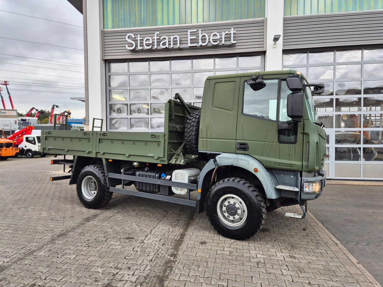 Iveco Eurocargo ML100E22WM-BW 4x4 Pritsche L-Haus Bett - Camión caja abierta: foto 4 Iveco Eurocargo ML100E22WM-BW 4x4 Pritsche L-Haus Bett - Camión caja abierta: foto 4