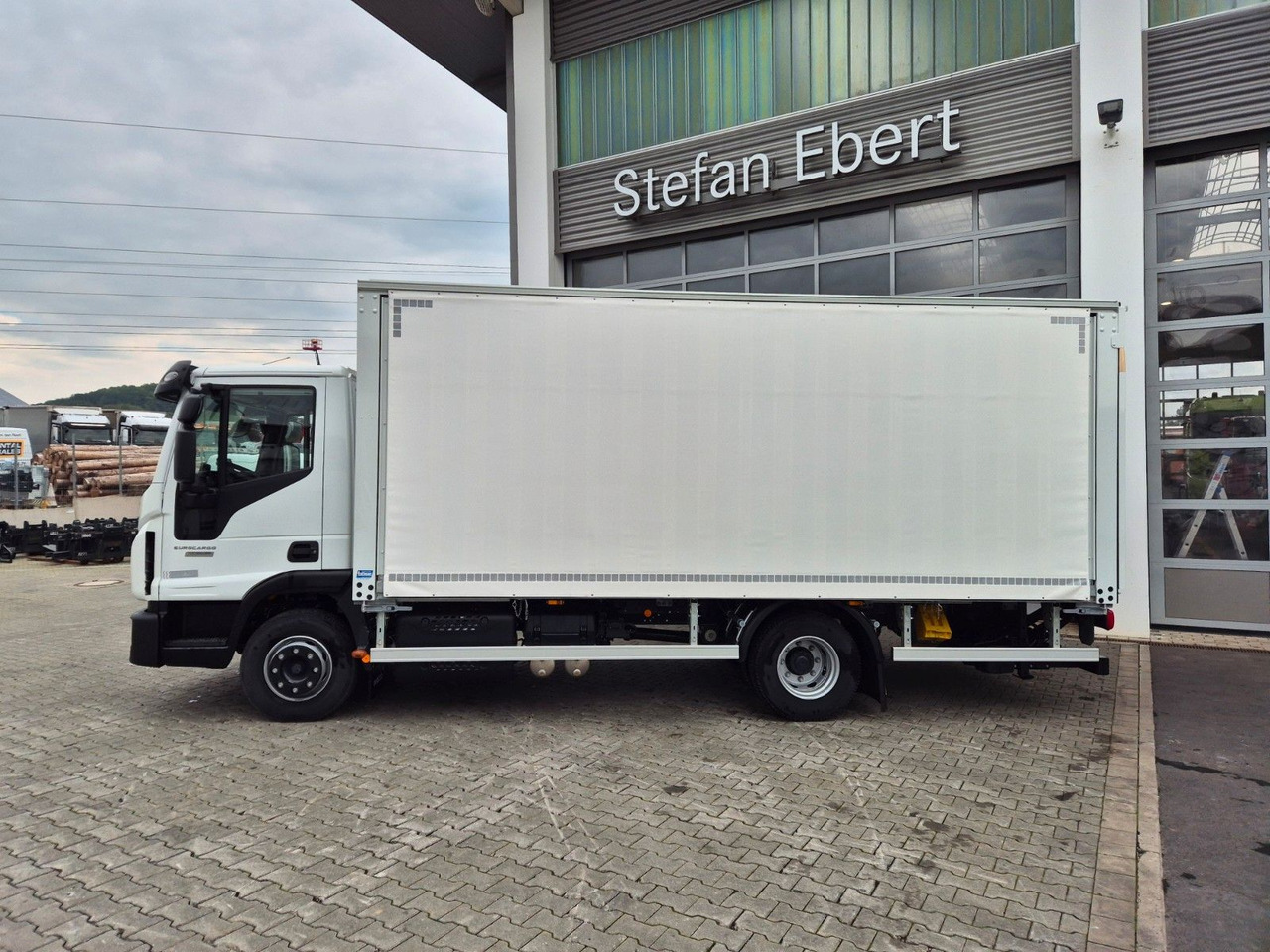 Iveco Eurocargo ML120EL25/P Böse Schiebeplanen LBW AHK - Camión transporte de bebidas: foto 5 Iveco Eurocargo ML120EL25/P Böse Schiebeplanen LBW AHK - Camión transporte de bebidas: foto 5