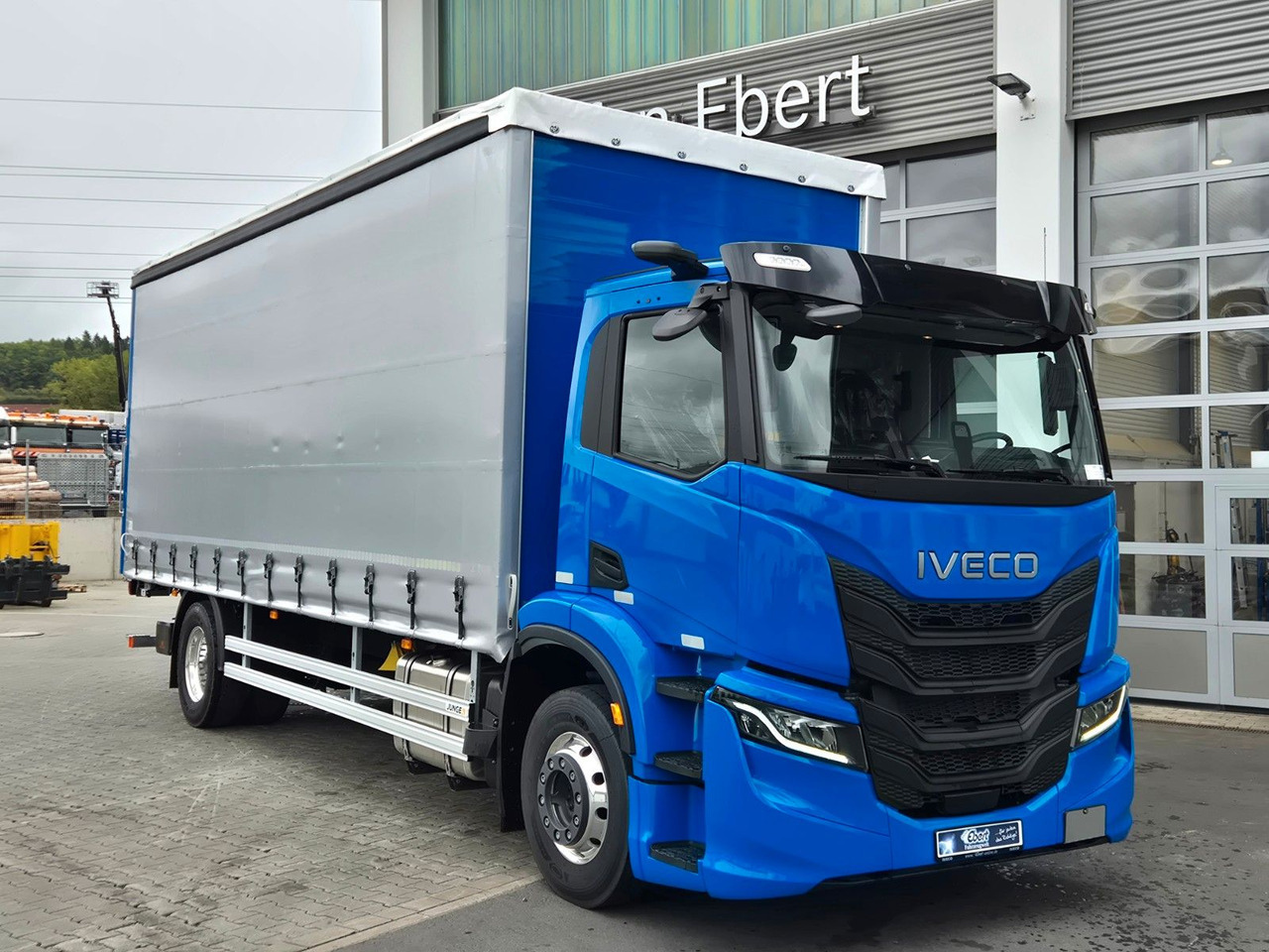 Iveco S-Way AD190S40/P Curtainsider *MirrorCam*LBW* - Camión lona: foto 3 Iveco S-Way AD190S40/P Curtainsider *MirrorCam*LBW* - Camión lona: foto 3