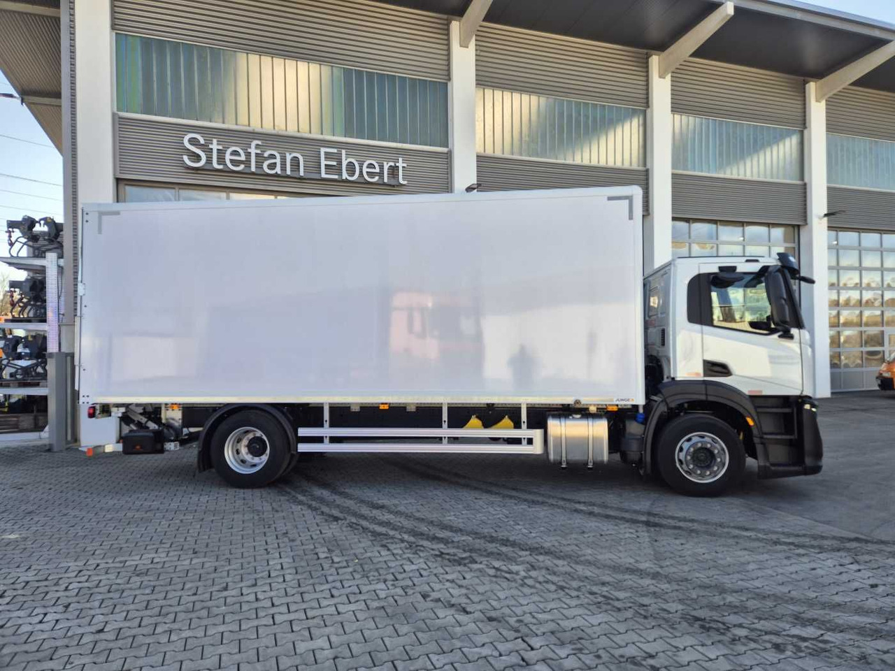 Camión caja cerrada Iveco S-Way AD190S40/P Junge AHK LBW 2.000kg: foto 6