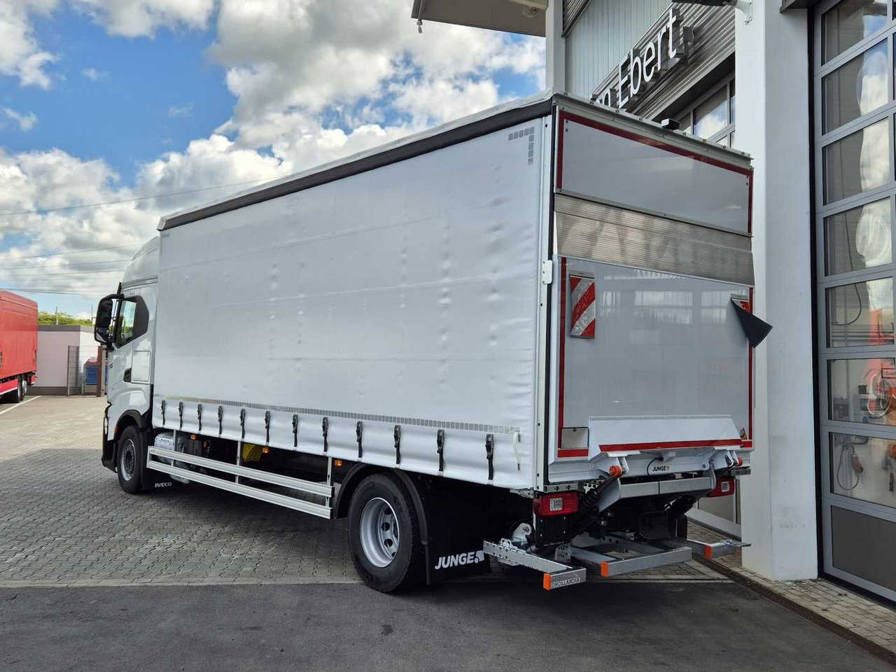 Iveco S-Way AS190S42/P Schiebeplanen LBW 2.000kg AHK - Camión lona: foto 5 Iveco S-Way AS190S42/P Schiebeplanen LBW 2.000kg AHK - Camión lona: foto 5
