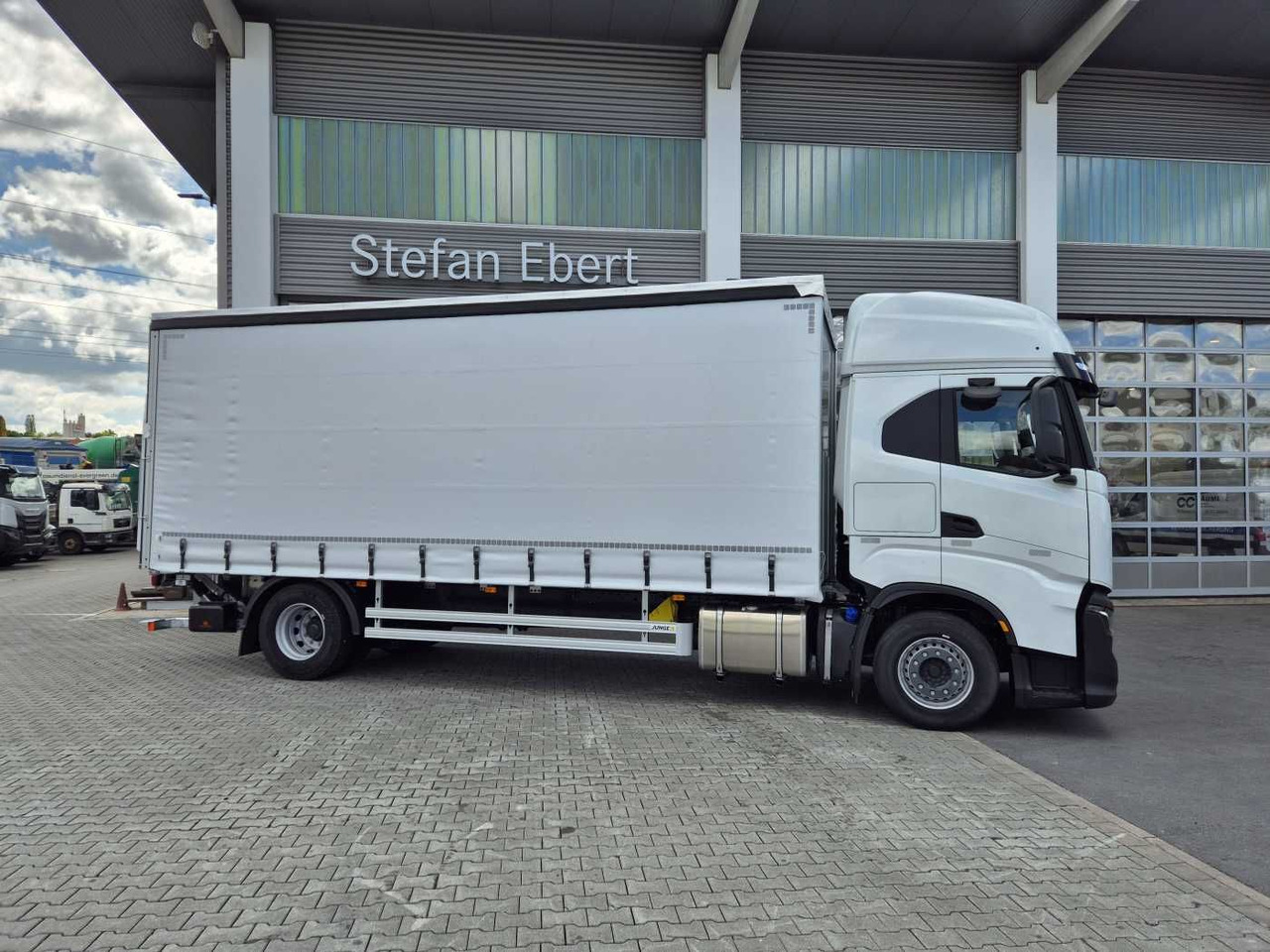 Iveco S-Way AS190S42/P Schiebeplanen LBW 2.000kg AHK - Camión lona: foto 4 Iveco S-Way AS190S42/P Schiebeplanen LBW 2.000kg AHK - Camión lona: foto 4