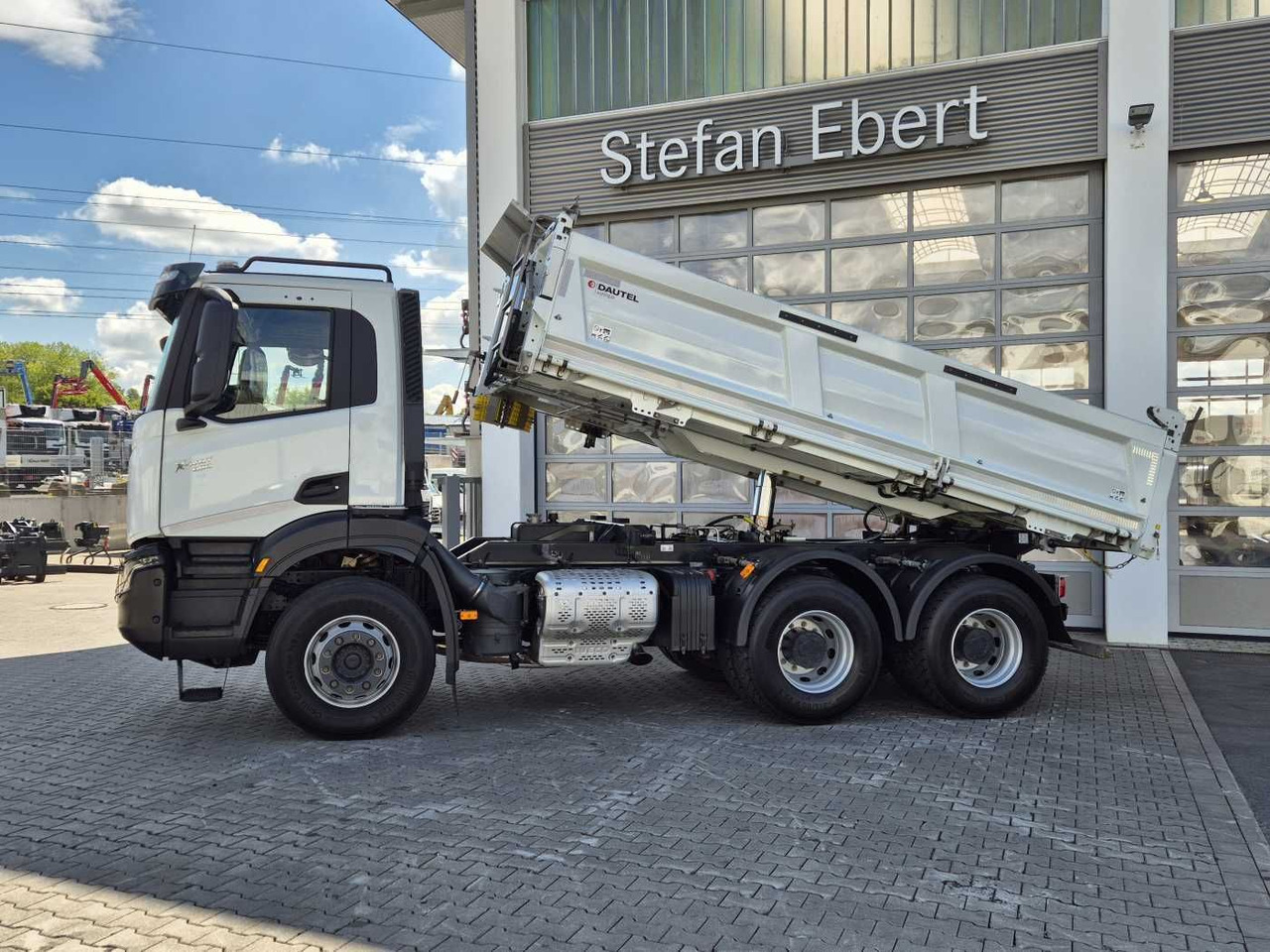 Iveco X-Way AD300X48Z HR 6x4 Intarder Bordmatic Kamera - Camión volquete: foto 4 Iveco X-Way AD300X48Z HR 6x4 Intarder Bordmatic Kamera - Camión volquete: foto 4