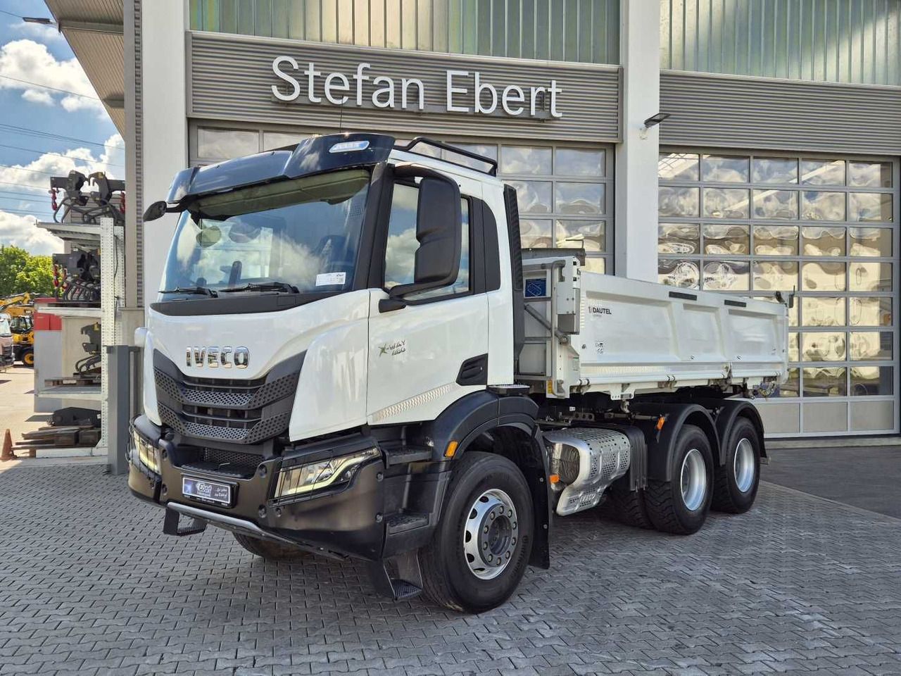 Iveco X-Way AD300X48Z HR 6x4 Intarder Bordmatic Kamera - Camión volquete: foto 2 Iveco X-Way AD300X48Z HR 6x4 Intarder Bordmatic Kamera - Camión volquete: foto 2