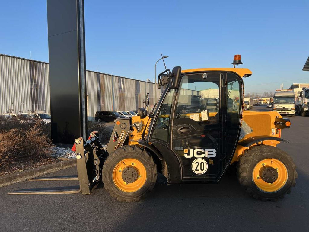 JCB 514-40 / nur 108h / 2023 / Eigengewicht: 2.700kg - Manipulador telescópico: foto 2 JCB 514-40 / nur 108h / 2023 / Eigengewicht: 2.700kg - Manipulador telescópico: foto 2