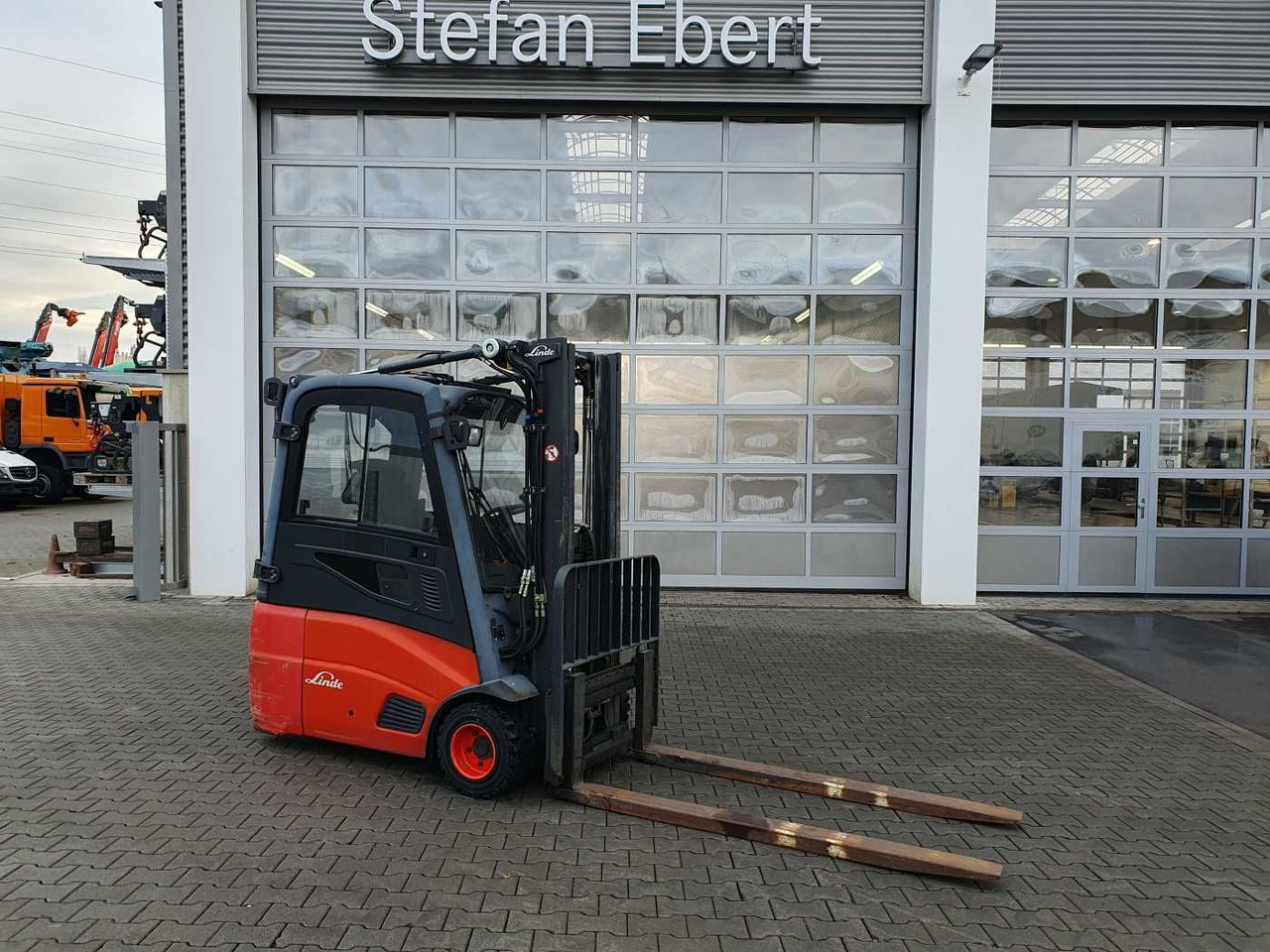 Linde E18 - 01 / Triplex: 4.50m! / SS / nur 5.672h! - Carretilla elevadora eléctrica: foto 1 Linde E18 - 01 / Triplex: 4.50m! / SS / nur 5.672h! - Carretilla elevadora eléctrica: foto 1