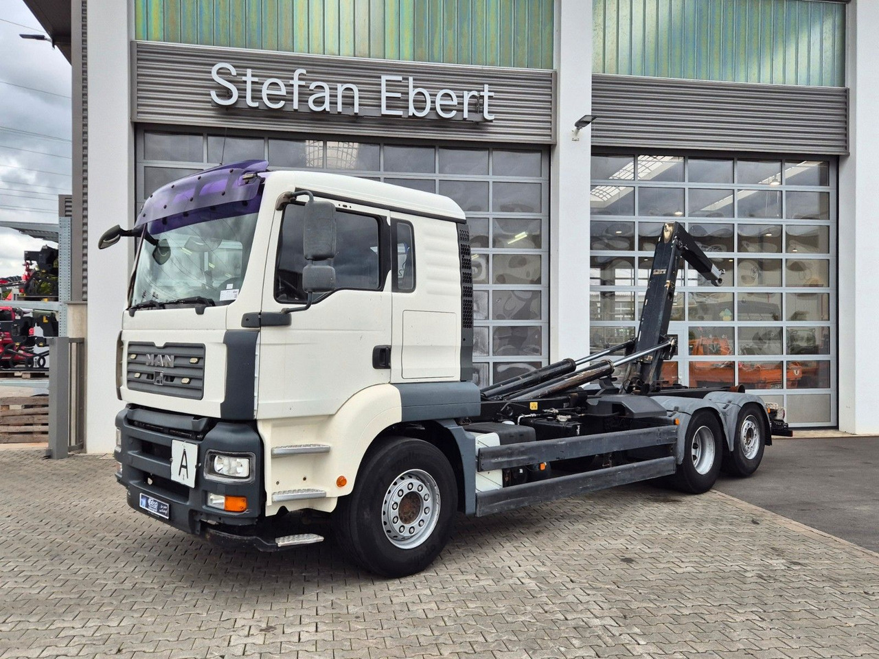 MAN TGA 26.440 6x2-2 BL Meiller RK 20.70 Bett - Camión multibasculante: foto 1 MAN TGA 26.440 6x2-2 BL Meiller RK 20.70 Bett - Camión multibasculante: foto 1