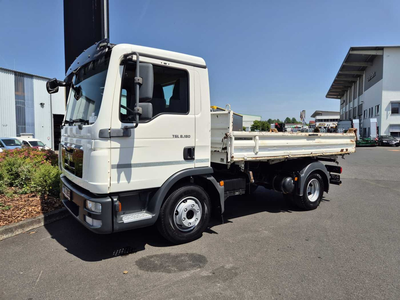 MAN TGL 8.180 4x2 BB Meiller Kipper 2x AHK 3 Sitze - Furgoneta basculante: foto 4 MAN TGL 8.180 4x2 BB Meiller Kipper 2x AHK 3 Sitze - Furgoneta basculante: foto 4