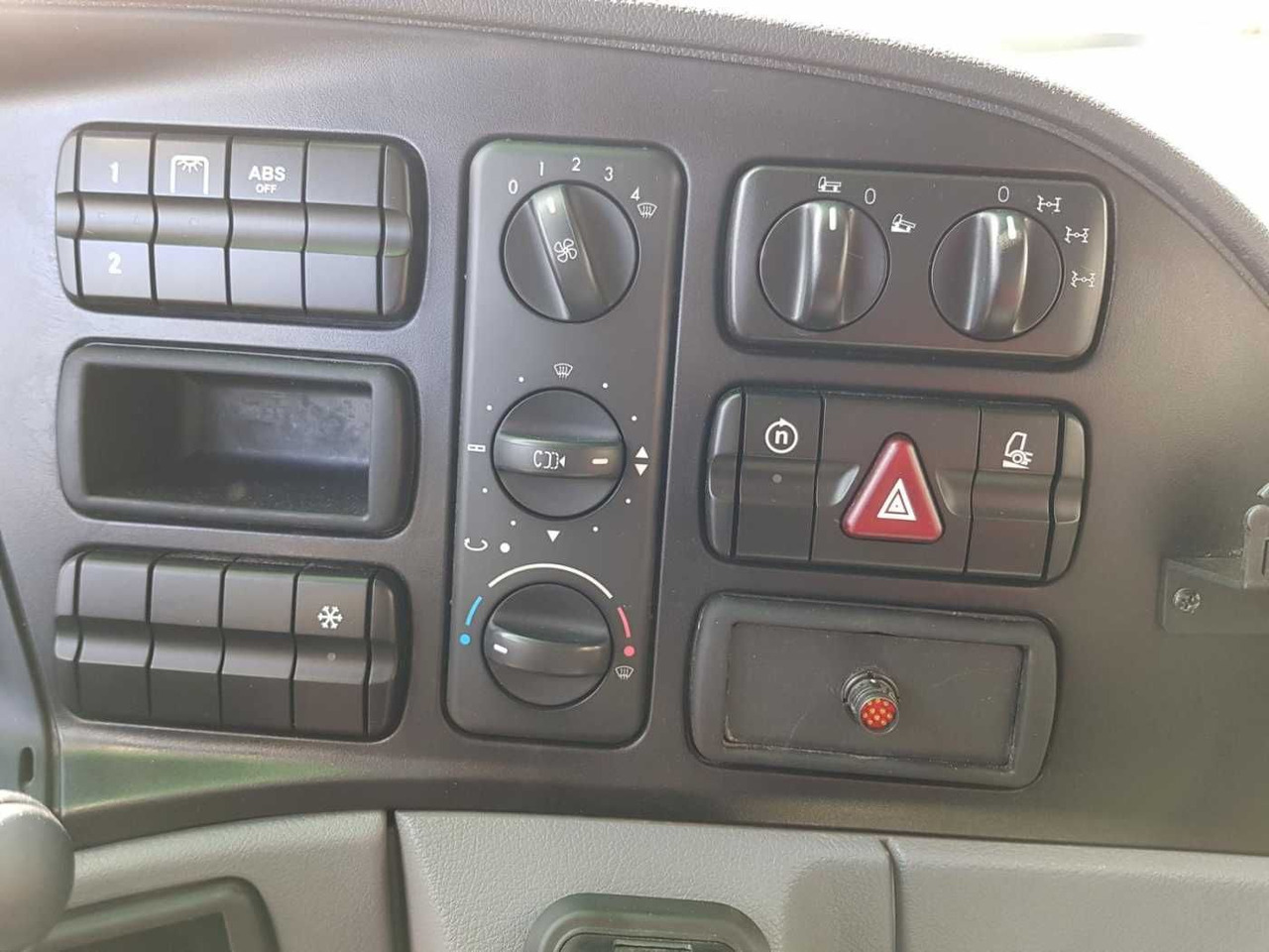 Leasing de  Mercedes-Benz Actros 2032 A 4x4 Bucher STKF 9500 Airport Mercedes-Benz Actros 2032 A 4x4 Bucher STKF 9500 Airport: foto 15 Leasing de  Mercedes-Benz Actros 2032 A 4x4 Bucher STKF 9500 Airport Mercedes-Benz Actros 2032 A 4x4 Bucher STKF 9500 Airport: foto 15