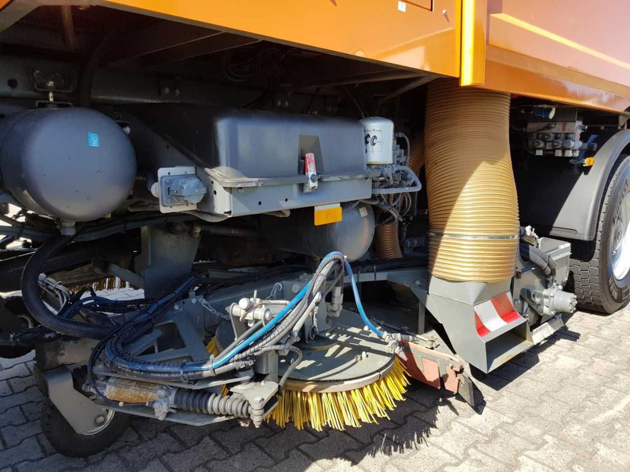 Leasing de  Mercedes-Benz Actros 2032 A 4x4 Bucher STKF 9500 Airport Mercedes-Benz Actros 2032 A 4x4 Bucher STKF 9500 Airport: foto 10 Leasing de  Mercedes-Benz Actros 2032 A 4x4 Bucher STKF 9500 Airport Mercedes-Benz Actros 2032 A 4x4 Bucher STKF 9500 Airport: foto 10