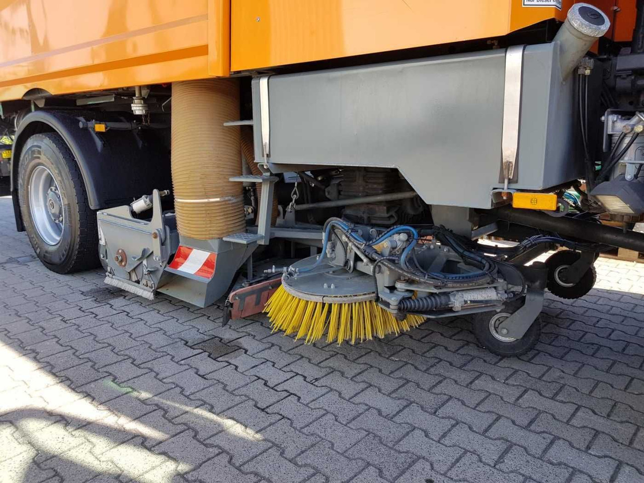 Leasing de  Mercedes-Benz Actros 2032 A 4x4 Bucher STKF 9500 Airport Mercedes-Benz Actros 2032 A 4x4 Bucher STKF 9500 Airport: foto 9 Leasing de  Mercedes-Benz Actros 2032 A 4x4 Bucher STKF 9500 Airport Mercedes-Benz Actros 2032 A 4x4 Bucher STKF 9500 Airport: foto 9
