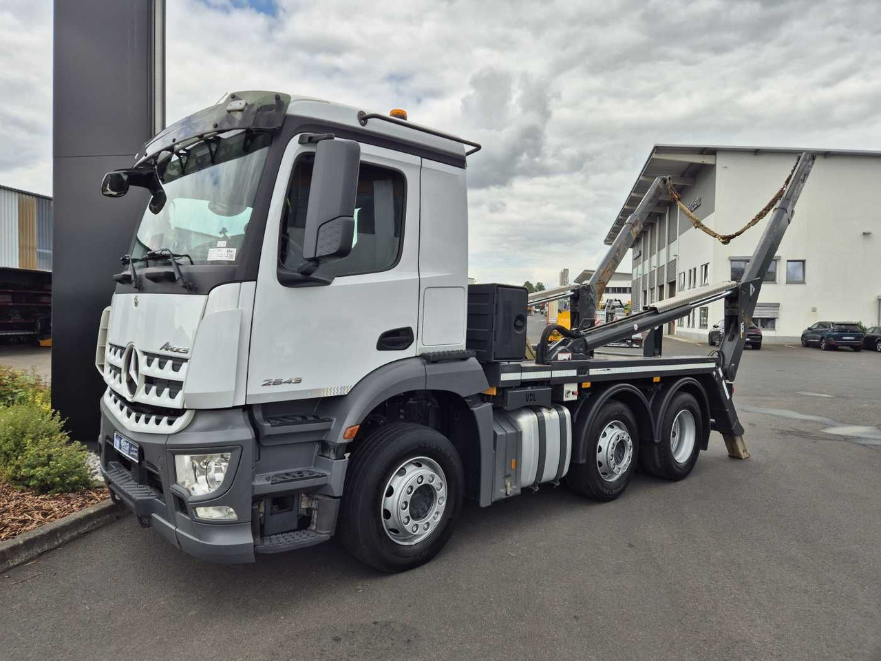 Mercedes-Benz Arocs 2643 L 6x2/4 VDL AHK Funk Vorlaufachse - Camión volquete: foto 2 Mercedes-Benz Arocs 2643 L 6x2/4 VDL AHK Funk Vorlaufachse - Camión volquete: foto 2